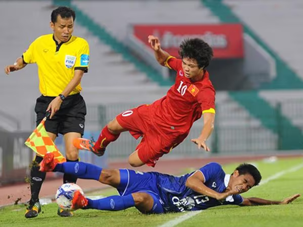 Thắng nhàn, HLV Kiatisuk an ủi U23 Việt Nam ảnh 1 Thắng nhàn, HLV Kiatisuk an ủi U23 Việt Nam ảnh 1