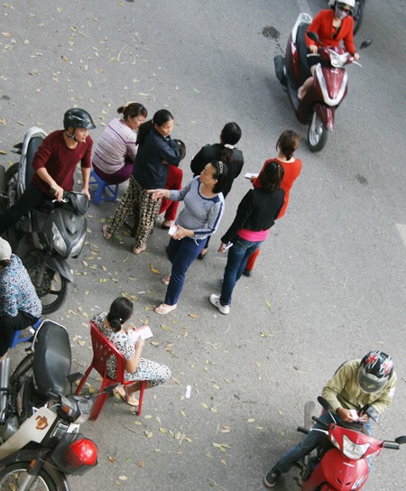 Phe vé sân Hàng Đẫy tranh thủ “kiếm lời” từ Công Phượng, Tuấn Anh... ảnh 1 Phe vé sân Hàng Đẫy tranh thủ “kiếm lời” từ Công Phượng, Tuấn Anh... ảnh 1