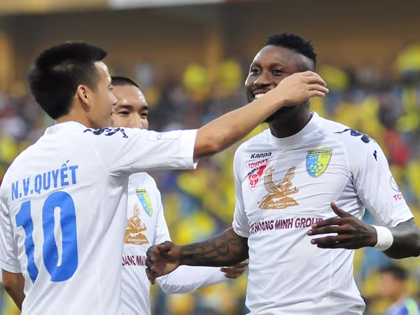 Khán giả bỏ về giữa trận khi Công Phượng và đồng đội thua "sốc" ảnh 8