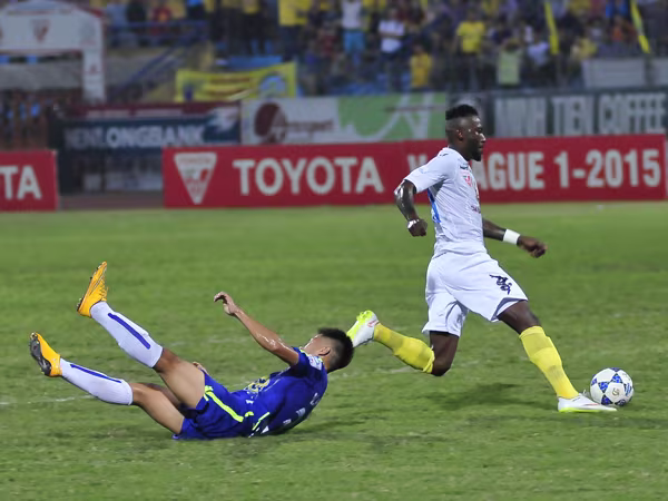 Khán giả bỏ về giữa trận khi Công Phượng và đồng đội thua "sốc" ảnh 10