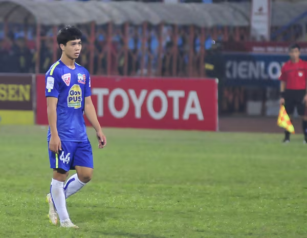 Khán giả bỏ về giữa trận khi Công Phượng và đồng đội thua "sốc" ảnh 11