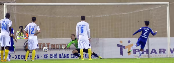 Khán giả bỏ về giữa trận khi Công Phượng và đồng đội thua "sốc" ảnh 9