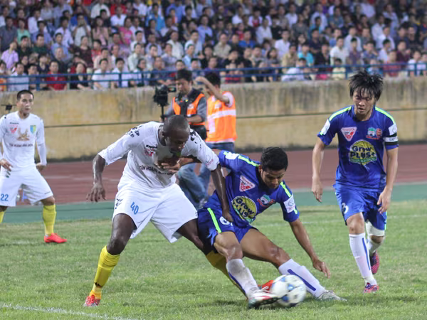 Khán giả bỏ về giữa trận khi Công Phượng và đồng đội thua "sốc" ảnh 13