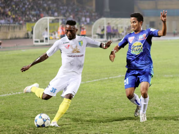 Khán giả bỏ về giữa trận khi Công Phượng và đồng đội thua "sốc" ảnh 4