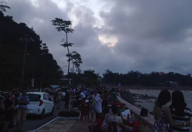 Chơi biển Đồ Sơn tới đêm chưa về được nhà vì tắc đường ảnh 5