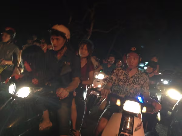 Chơi biển Đồ Sơn tới đêm chưa về được nhà vì tắc đường ảnh 7