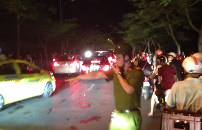 Chơi biển Đồ Sơn tới đêm chưa về được nhà vì tắc đường ảnh 9