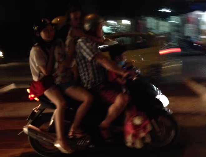 Chơi biển Đồ Sơn tới đêm chưa về được nhà vì tắc đường ảnh 13