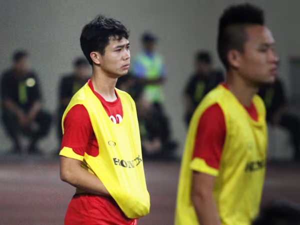 Công Phượng buồn thiu trong ngày “khoác áo hụt” ĐTQG ảnh 1 Công Phượng buồn thiu trong ngày “khoác áo hụt” ĐTQG ảnh 1