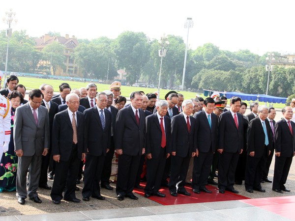 Các đồng chí lãnh đạo cấp cao vào Lăng viếng Chủ tịch Hồ Chí Minh ảnh 2 Các đồng chí lãnh đạo cấp cao vào Lăng viếng Chủ tịch Hồ Chí Minh ảnh 2