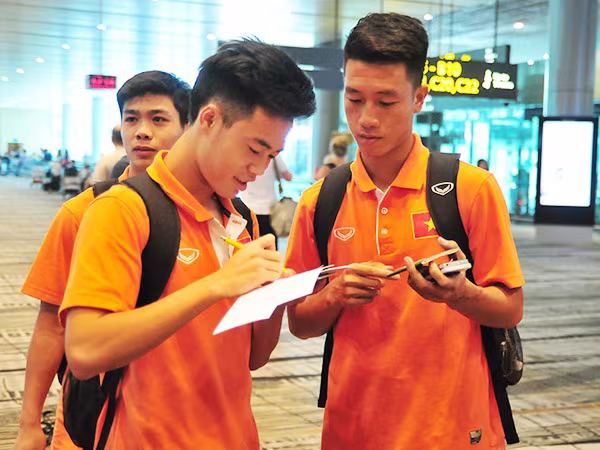 Chùm ảnh U23 Việt Nam “đổ bộ” lên Đảo quốc Sư tử ảnh 3