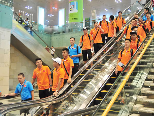 Chùm ảnh U23 Việt Nam “đổ bộ” lên Đảo quốc Sư tử ảnh 5