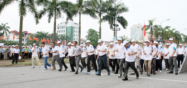 Hà Nội: 5.000 người chạy “Vì hòa bình“ ảnh 4 Hà Nội: 5.000 người chạy “Vì hòa bình“ ảnh 4