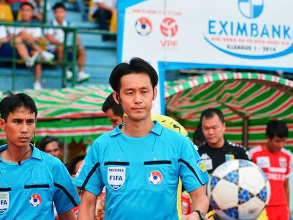 Nhiều CLB phàn nàn, BTC V-League cậy nhờ trọng tài ngoại ảnh 2 Nhiều CLB phàn nàn, BTC V-League cậy nhờ trọng tài ngoại ảnh 2