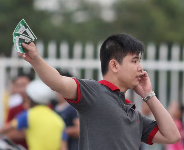 200.000 đồng/vé: Thảm hại vé chợ đen xem Man City ảnh 5 200.000 đồng/vé: Thảm hại vé chợ đen xem Man City ảnh 5