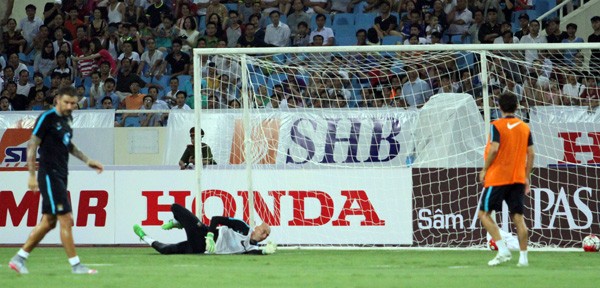 Man City phô diễn kỹ thuật trên sân Mỹ Đình trong sự phấn khích của khán giả ảnh 8 Man City phô diễn kỹ thuật trên sân Mỹ Đình trong sự phấn khích của khán giả ảnh 8