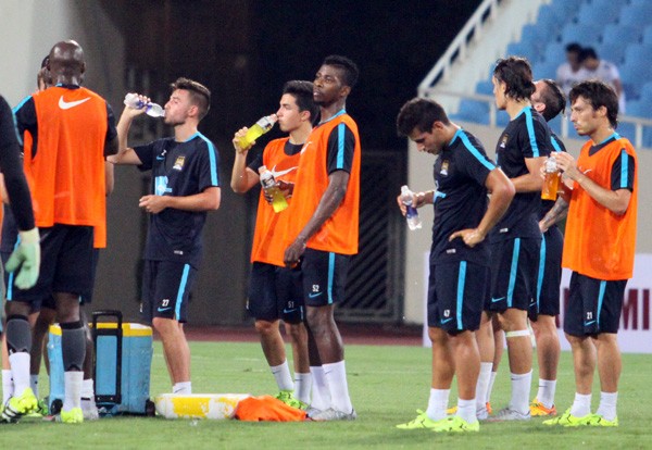 Man City phô diễn kỹ thuật trên sân Mỹ Đình trong sự phấn khích của khán giả ảnh 13 Man City phô diễn kỹ thuật trên sân Mỹ Đình trong sự phấn khích của khán giả ảnh 13
