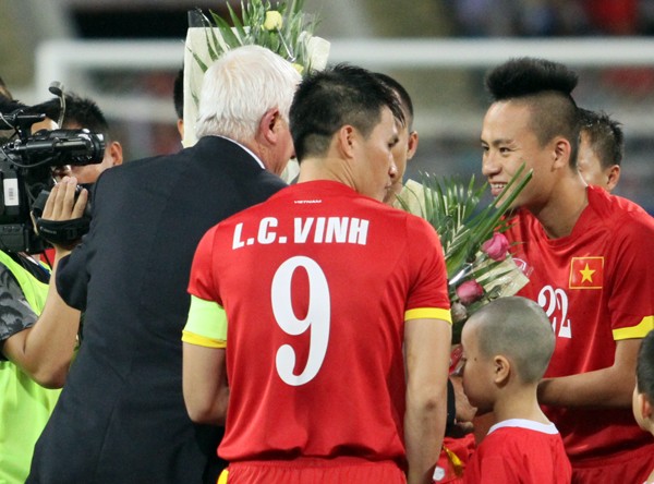 Công Vinh mắc sơ suất đáng trách ở trận gặp Man City ảnh 3 Công Vinh mắc sơ suất đáng trách ở trận gặp Man City ảnh 3