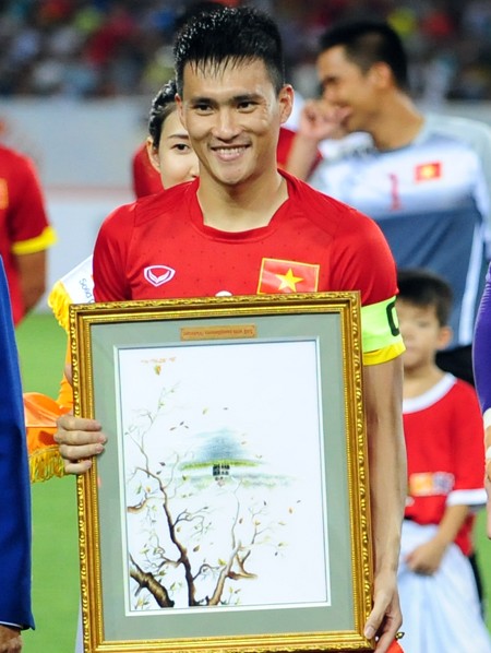 Công Vinh mắc sơ suất đáng trách ở trận gặp Man City ảnh 2 Công Vinh mắc sơ suất đáng trách ở trận gặp Man City ảnh 2