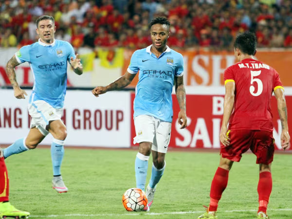 Sterling trở thành tâm điểm sau cú đúp vào lưới ĐT Việt Nam ảnh 1 Sterling trở thành tâm điểm sau cú đúp vào lưới ĐT Việt Nam ảnh 1