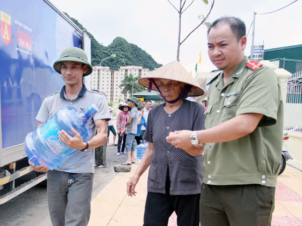 Món quà Thủ đô mát lòng người dân vùng tâm lũ Quảng Ninh ảnh 10