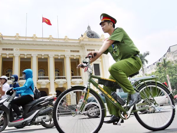Xe đạp đặc chủng Công an Hà Nội xuống phố ảnh 13 Xe đạp đặc chủng Công an Hà Nội xuống phố ảnh 13