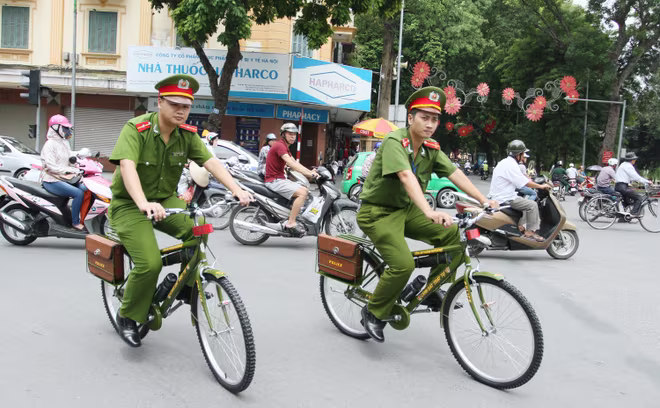 Xe đạp đặc chủng Công an Hà Nội xuống phố ảnh 11 Xe đạp đặc chủng Công an Hà Nội xuống phố ảnh 11