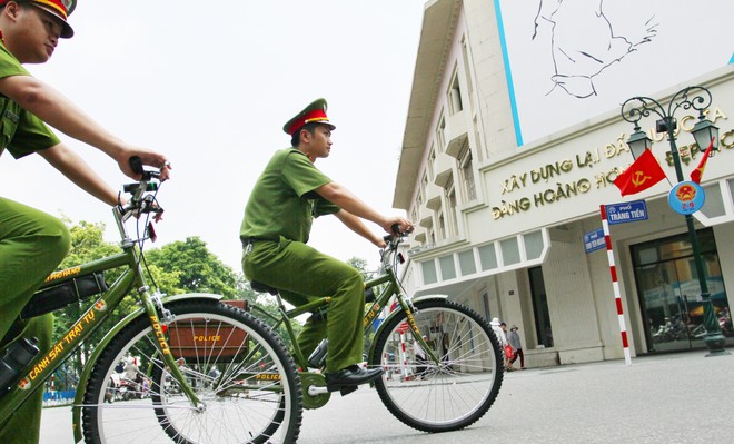 Xe đạp đặc chủng Công an Hà Nội xuống phố ảnh 10 Xe đạp đặc chủng Công an Hà Nội xuống phố ảnh 10