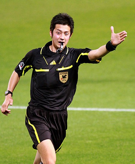 V-League 2015: "Treo còi" 3 trọng tài nội, mời 3 trọng tài ngoại ảnh 1 V-League 2015: "Treo còi" 3 trọng tài nội, mời 3 trọng tài ngoại ảnh 1