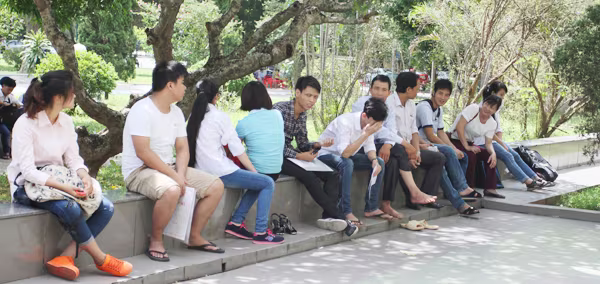 Thí sinh vội vã rút-nộp hồ sơ trước giờ "khóa sổ" nguyện vọng 1 ảnh 1