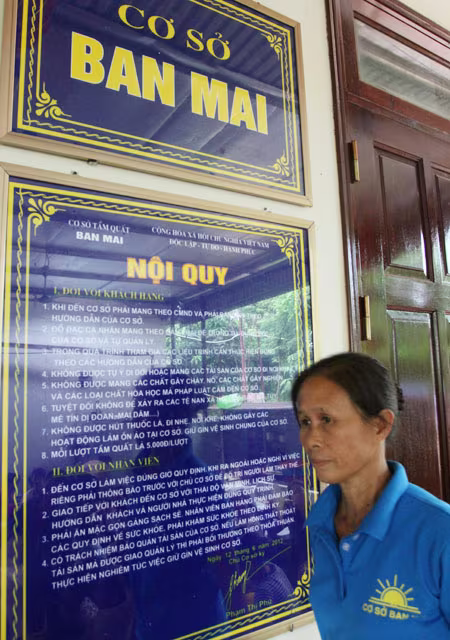 Cận cảnh chiêu "mát-xa chữa bách bệnh" của "cô" Phú Sông Công ảnh 16 Cận cảnh chiêu "mát-xa chữa bách bệnh" của "cô" Phú Sông Công ảnh 16