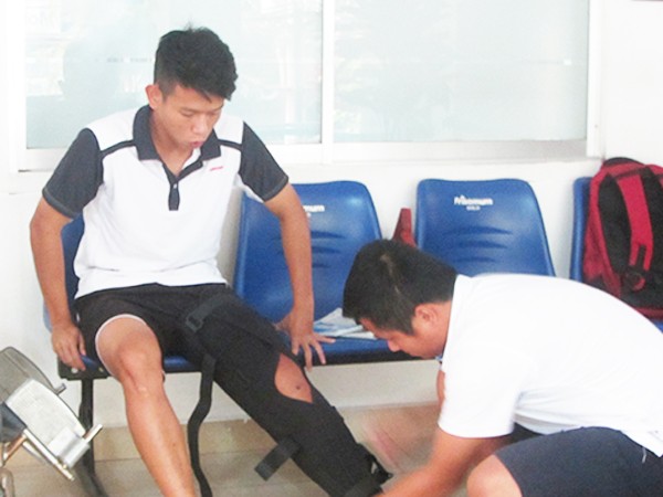 Anh Khoa đứt nhiều dây chằng, Quế Ngọc Hải bị cấm thi đấu 6 tháng ảnh 1 Anh Khoa đứt nhiều dây chằng, Quế Ngọc Hải bị cấm thi đấu 6 tháng ảnh 1