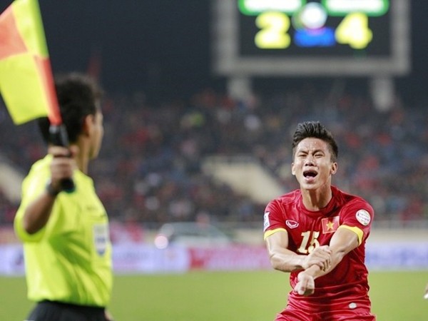 Nhìn lại V-League 2015 qua... những tranh cãi ảnh 1 Nhìn lại V-League 2015 qua... những tranh cãi ảnh 1