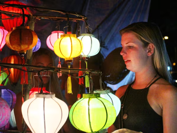 Lung linh sắc đèn lồng, phố cổ Hội An chờ đón Trung thu ảnh 10