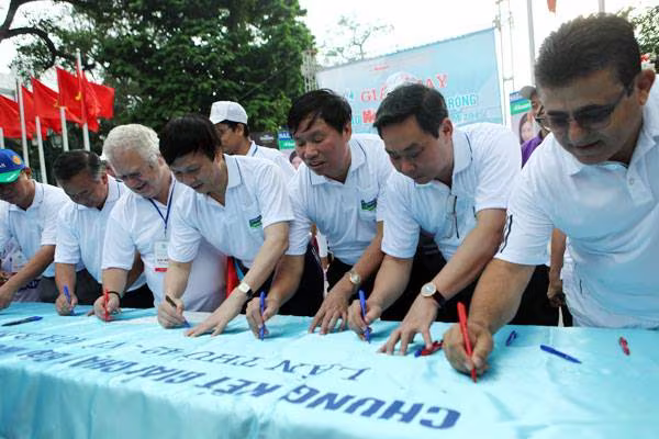 Sôi nổi giải chạy Báo Hà Nội mới - Vì hòa bình năm 2015 ảnh 3