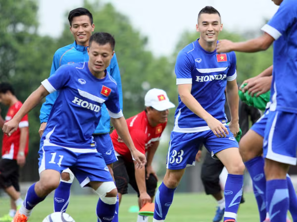 Thành Lương và đồng đội tươi rói trong buổi tập ảnh 3