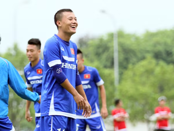 Thành Lương và đồng đội tươi rói trong buổi tập ảnh 4