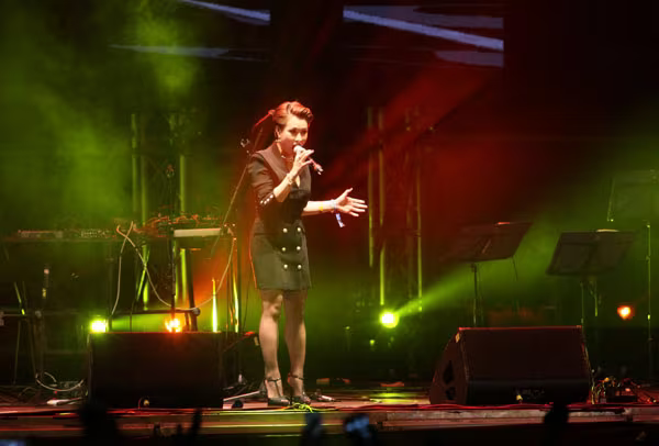 Rực rỡ, sôi động đêm khai màn Monsoon Music Festival 2015 ảnh 14