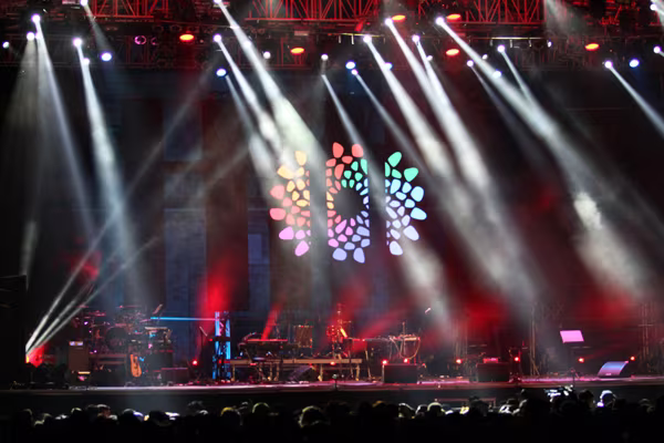 Rực rỡ, sôi động đêm khai màn Monsoon Music Festival 2015 ảnh 3