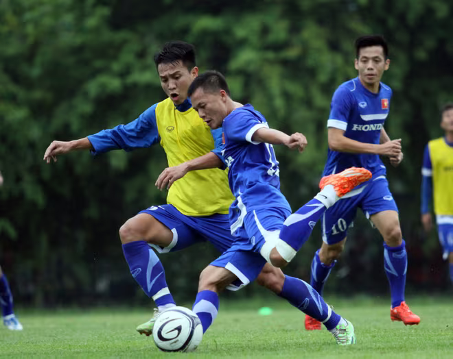 Thành Lương và đồng đội tươi rói trong buổi tập ảnh 12