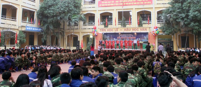 Tưng bừng xuất quân dự chung kết giải bóng đá học sinh THPT Hà Nội 2015 ảnh 1 Tưng bừng xuất quân dự chung kết giải bóng đá học sinh THPT Hà Nội 2015 ảnh 1