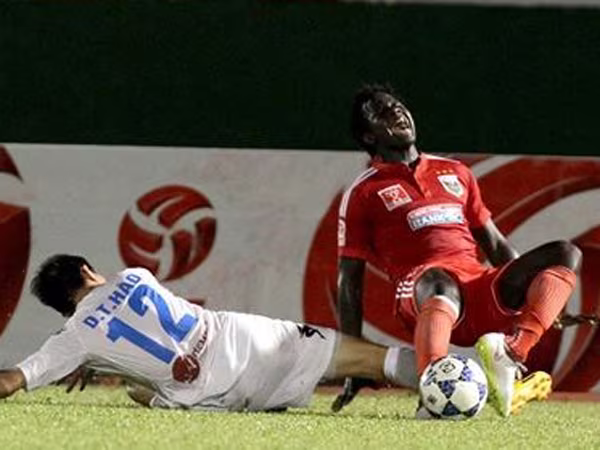 Giải Fair-play bóng đá Việt Nam 2015 thuộc về ngoại binh Abass ảnh 1