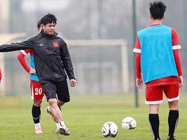Thầy trò Hữu Thắng tập tiki-taka ảnh 1 Thầy trò Hữu Thắng tập tiki-taka ảnh 1