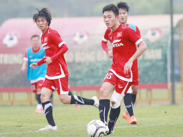Thầy trò Hữu Thắng tập tiki-taka ảnh 2 Thầy trò Hữu Thắng tập tiki-taka ảnh 2