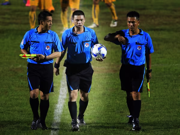 Treo còi trọng tài Hà Anh Chiến, cân nhắc mời công an vào cuộc ảnh 2