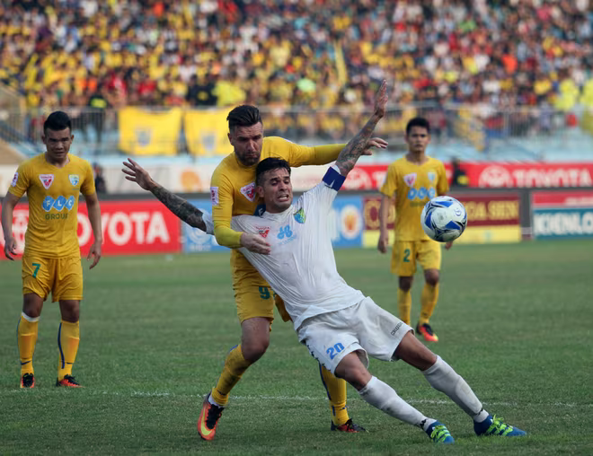 Pháo sáng ăn mừng và 20 phút "ngồi trên lửa" của Hà Nội T&T ảnh 10