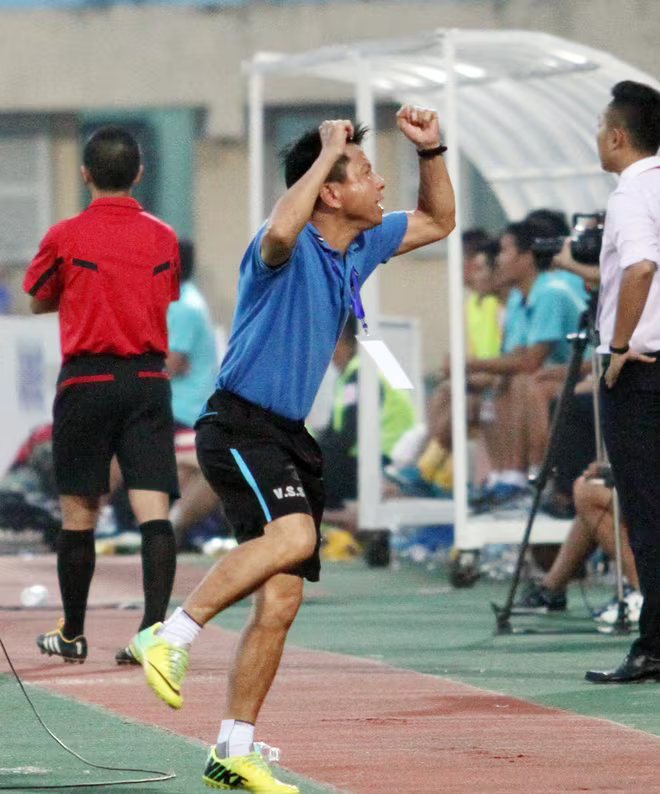 Pháo sáng ăn mừng và 20 phút "ngồi trên lửa" của Hà Nội T&T ảnh 9