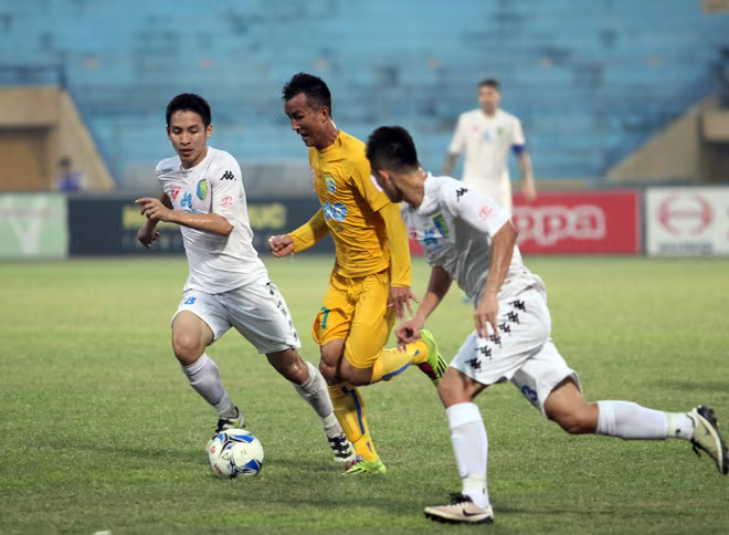 Pháo sáng ăn mừng và 20 phút "ngồi trên lửa" của Hà Nội T&T ảnh 5