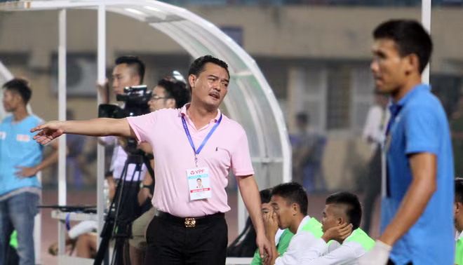 Pháo sáng ăn mừng và 20 phút "ngồi trên lửa" của Hà Nội T&T ảnh 8