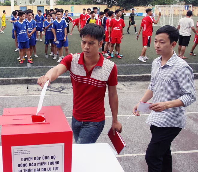Giải bóng đá học sinh Báo ANTĐ sẻ chia với đồng bào miền Trung ảnh 6 Giải bóng đá học sinh Báo ANTĐ sẻ chia với đồng bào miền Trung ảnh 6
